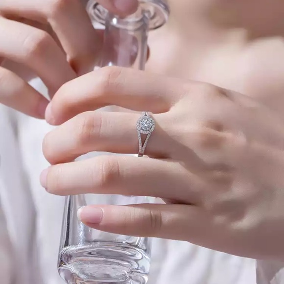 925 Silver Round Cubic Zirconia Engagement Ring 💍 - Picture 5 of 5